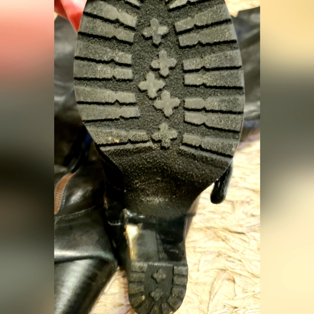 Beautiful Spanish Artisan-Made Leather Boots -- Well-loved - Picture 15 of 16